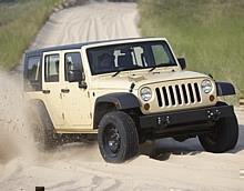 Chrysler LLC zeigte das Mehrzweckfahrzeug Jeep J8 auf der DSEi-Militär-Handelsmesse 2007 (Defence Systems & Equipment International) und stellte das legendäre Fahrzeug erneut zur Einberufung in den aktiven Militärdienst zur Verfügung.